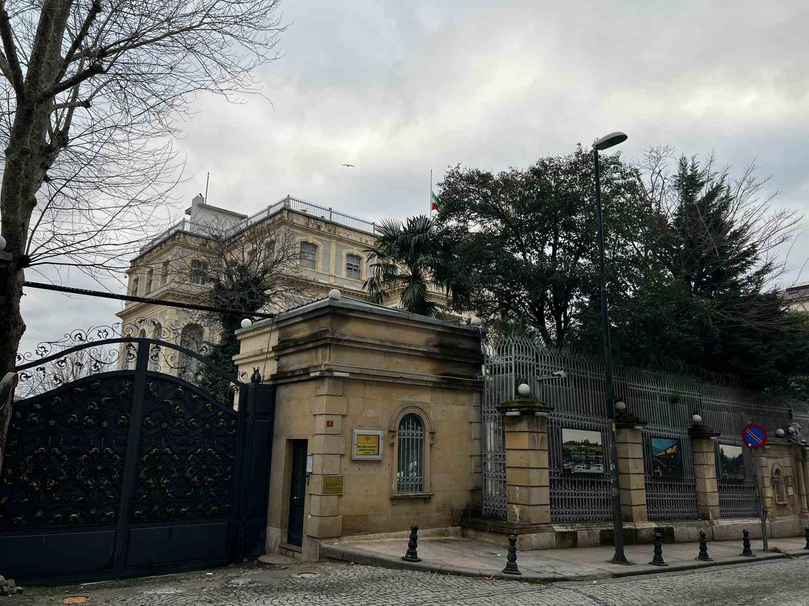 iran baskonsoloslugunda bayrak yariya indirildi 1