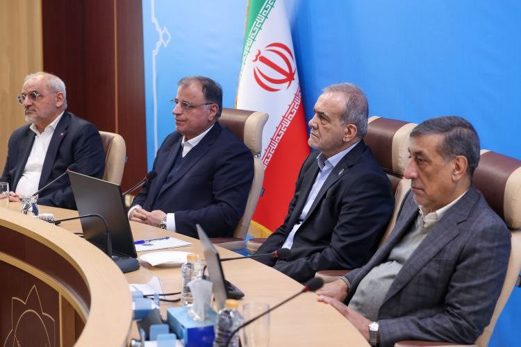iran cumhurbaskani pezeskiyan bin dolar maas aliyorum 1