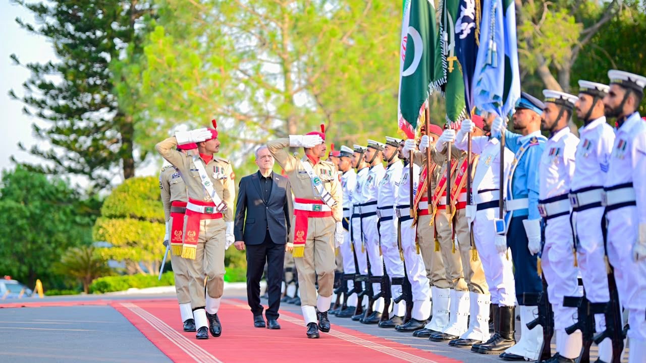 İran Cumhurbaşkanı Pezeşkiyan, Pakistan Başbakanı Şerif ile görüştü 4 iran cumhurbaskani pezeskiyan pakistan basbakani serif ile gorustu 0 SSdOO54w