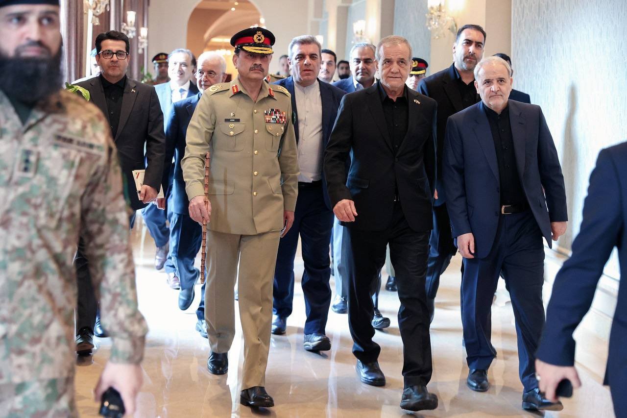 İran Cumhurbaşkanı Pezeşkiyan, Pakistan Başbakanı Şerif ile görüştü 8 iran cumhurbaskani pezeskiyan pakistan basbakani serif ile gorustu 4 DbTkXzj9