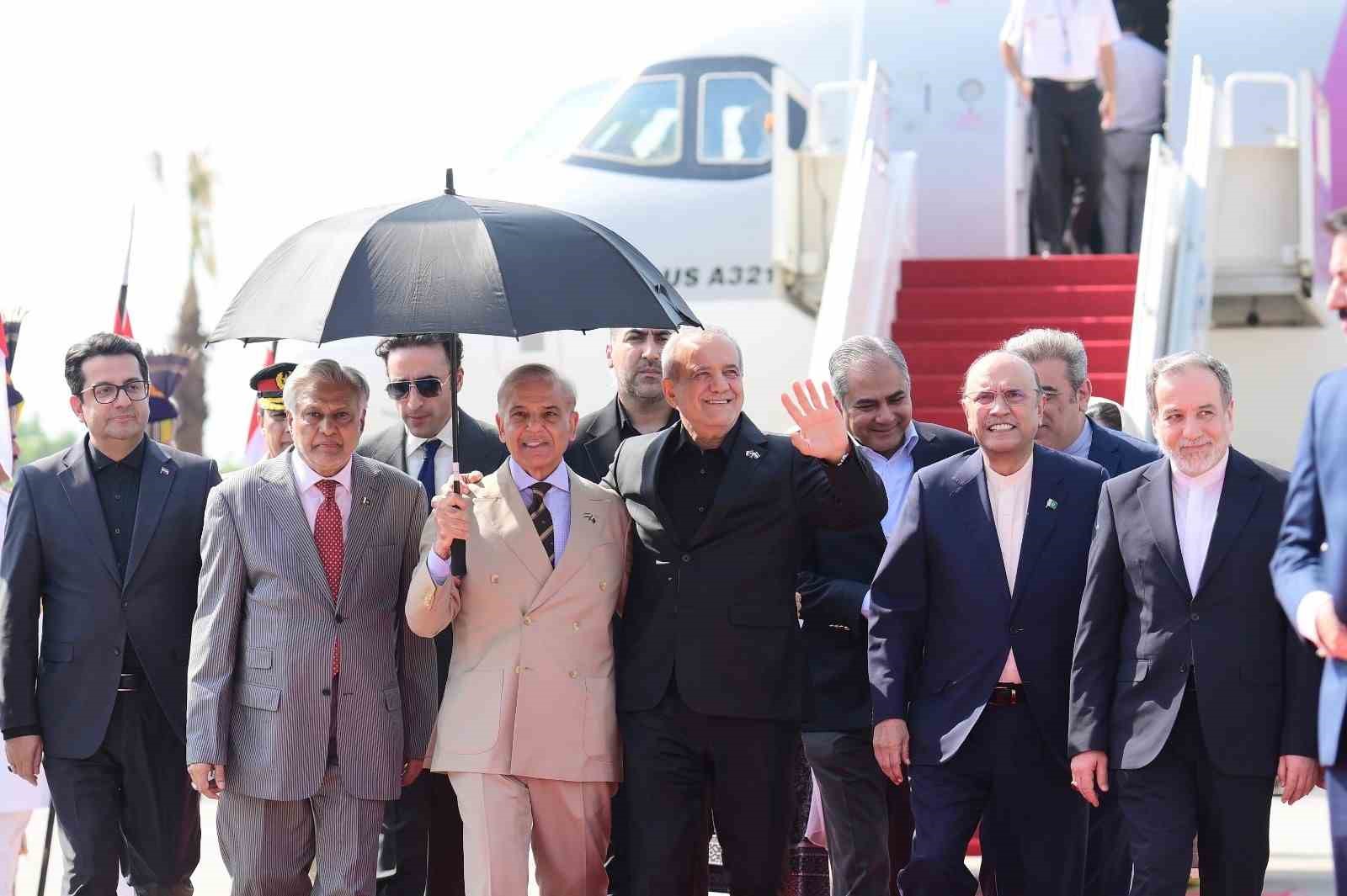 iran cumhurbaskani pezeskiyan pakistanda 4 AhvQMcSK