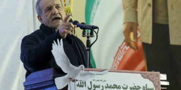 iran-cumhurbaskani-pezeskiyandan-iran-icin-canimi-feda-etmeye-hazirim-mesaji-EEXKk3OT.jpg