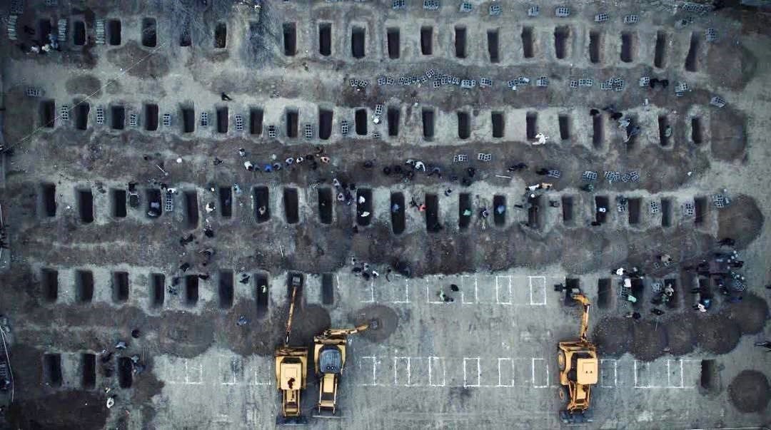 İran Dışişleri Bakanı Arakçi ilkokula düzenlenen saldırıda ölen çocuklar için kazılan mezarları paylaştı 4 iran disisleri bakani arakci ilkokula duzenlenen saldirida olen cocuklar icin kazilan mezarlari paylasti 0 2mXIqvQ1