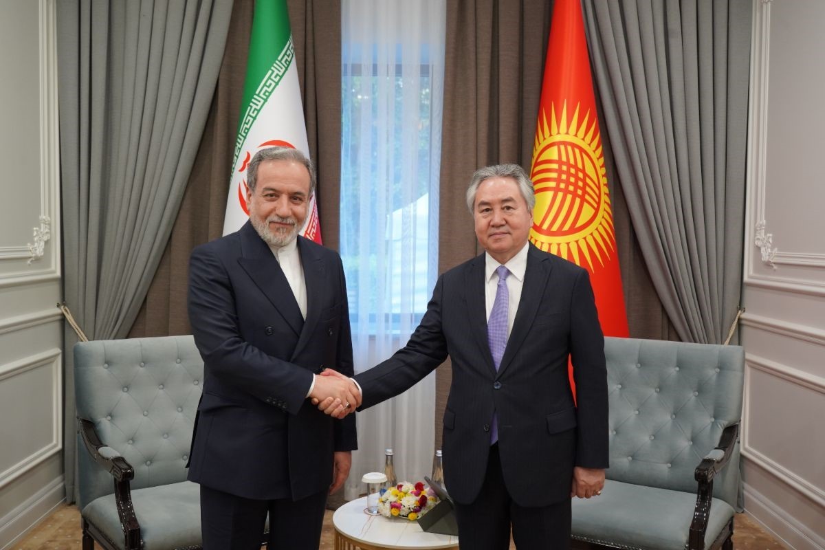 iran disisleri bakani arakci kirgizistan disisleri bakani kulubayev ile bir araya geldi 0 E8OQ6eRN