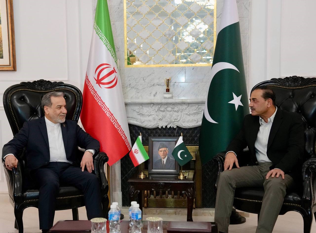 iran disisleri bakani arakci pakistan genelkurmay baskani munir ile gorustu 0 Z2AUlcEa
