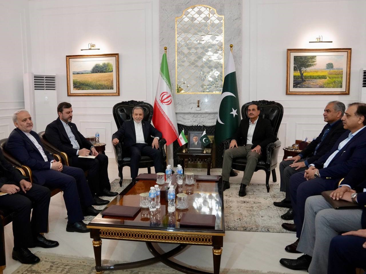 iran disisleri bakani arakci pakistan genelkurmay baskani munir ile gorustu 1 fUpbHdbg