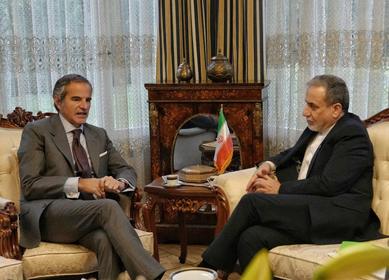 iran disisleri bakani arakci uaea baskani grossi ile gorustu 2 P3DcZuFX