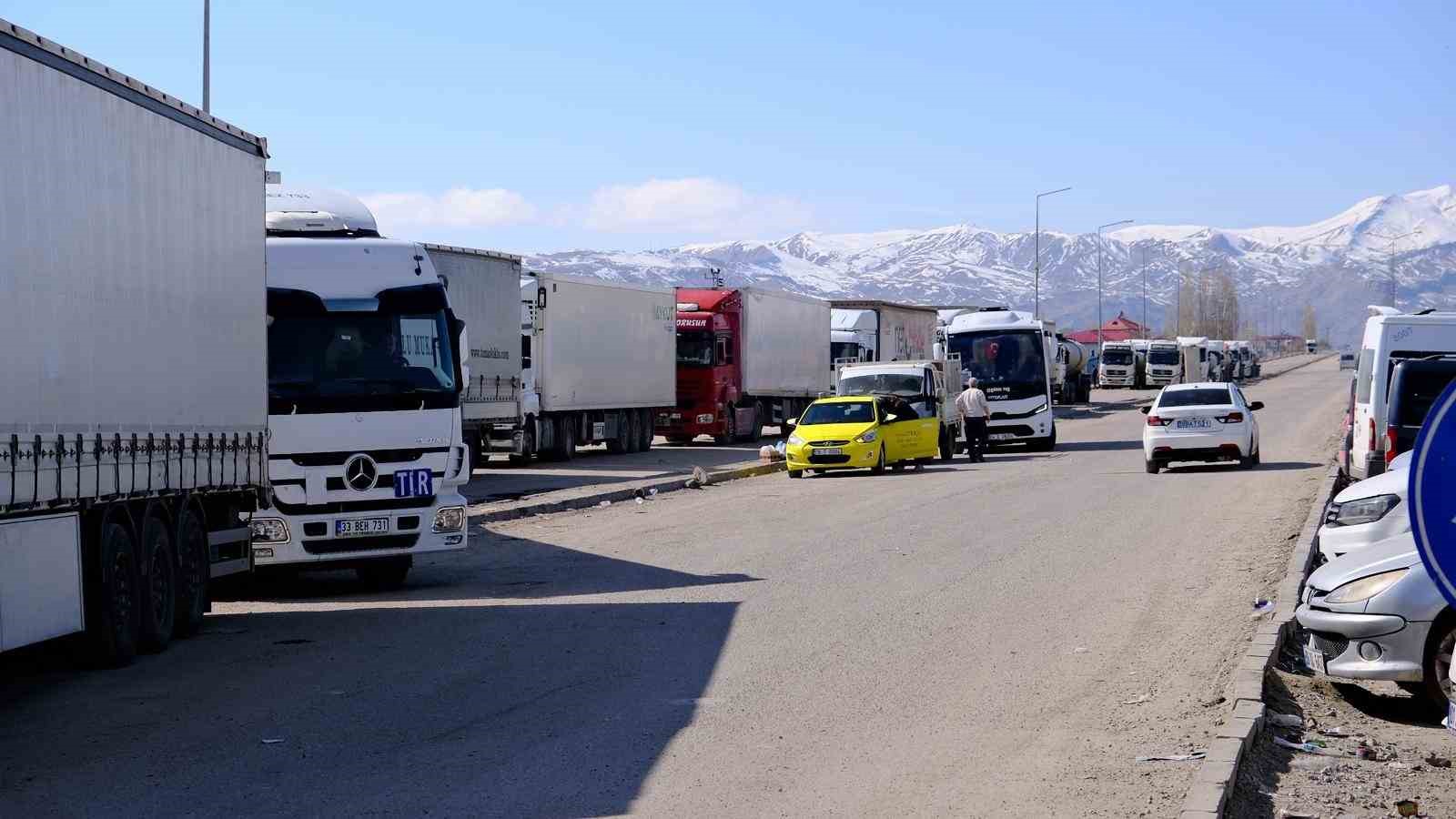 iran kadin milli takimi gurbulak sinir kapisindan ulkelerine gecti 1