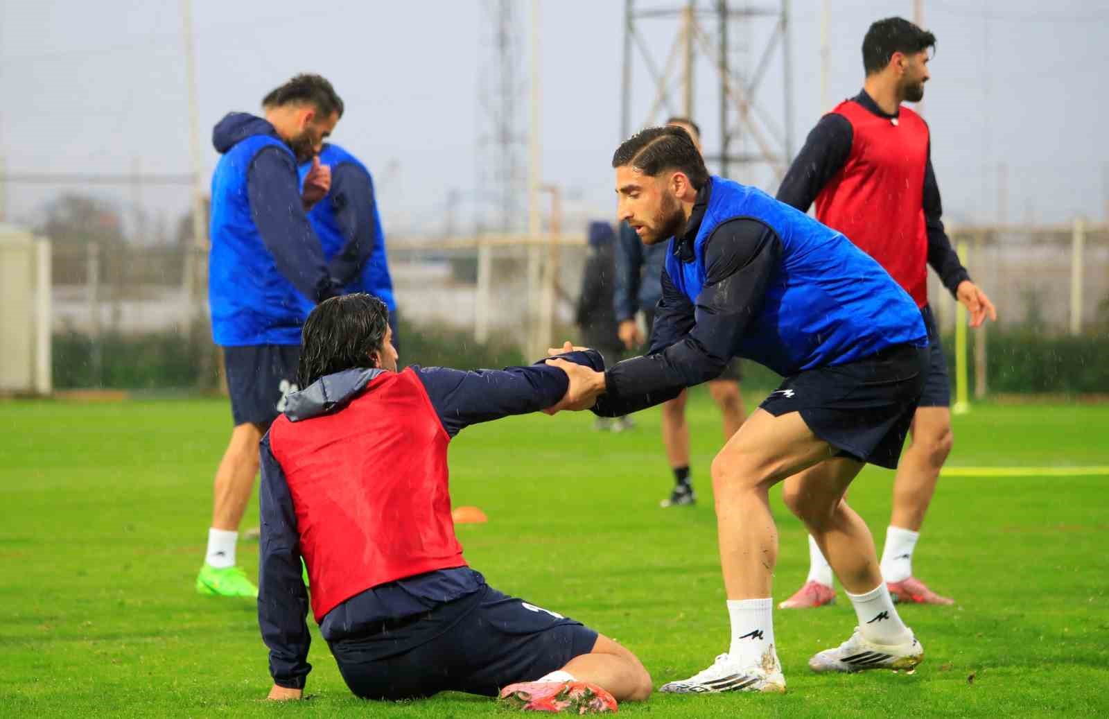 iran milli takimi kamp icin antalyaya geldi 1 a1Qhtcfl
