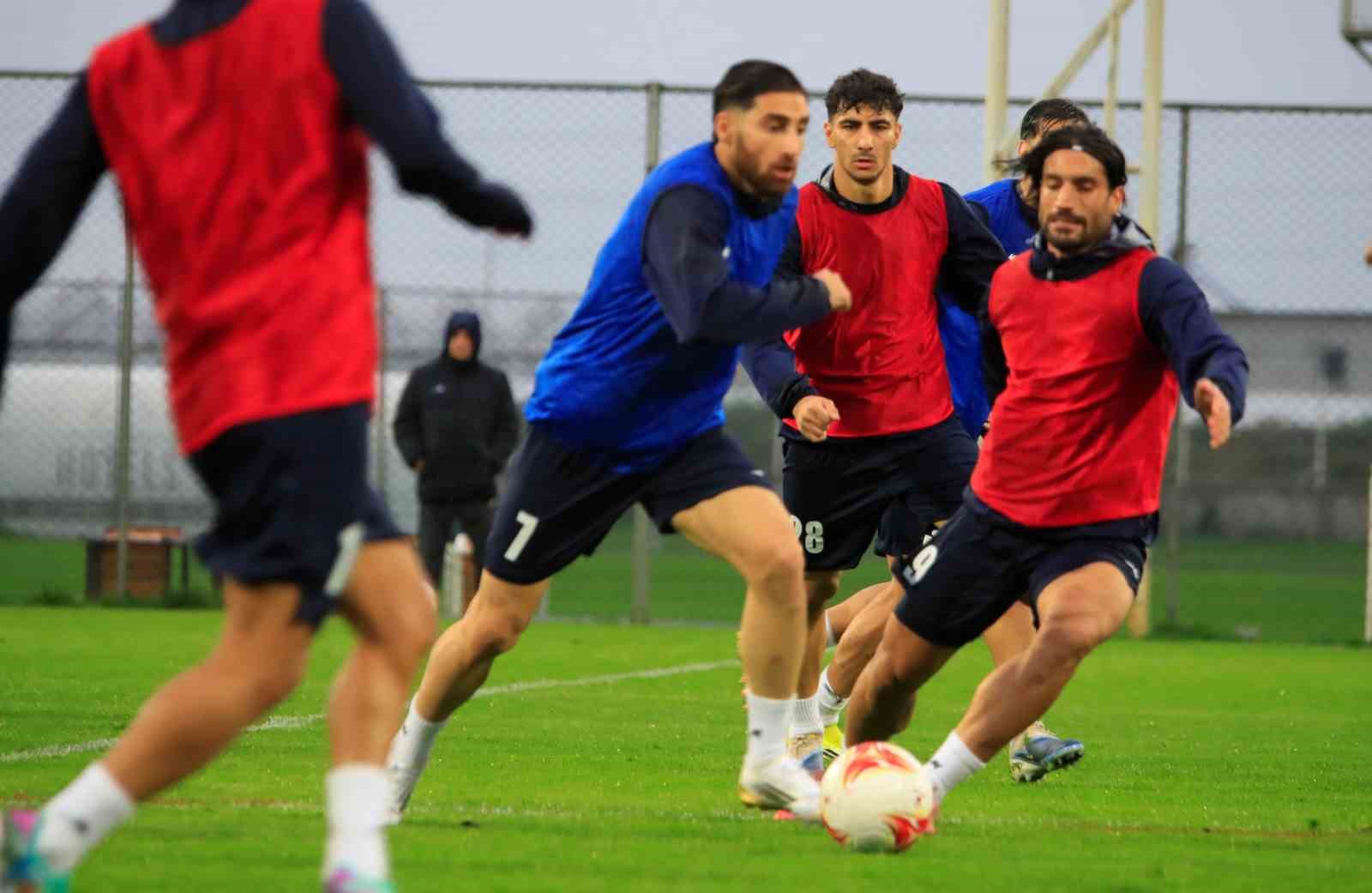 iran milli takimi kamp icin antalyaya geldi 14 sHg7ngp8