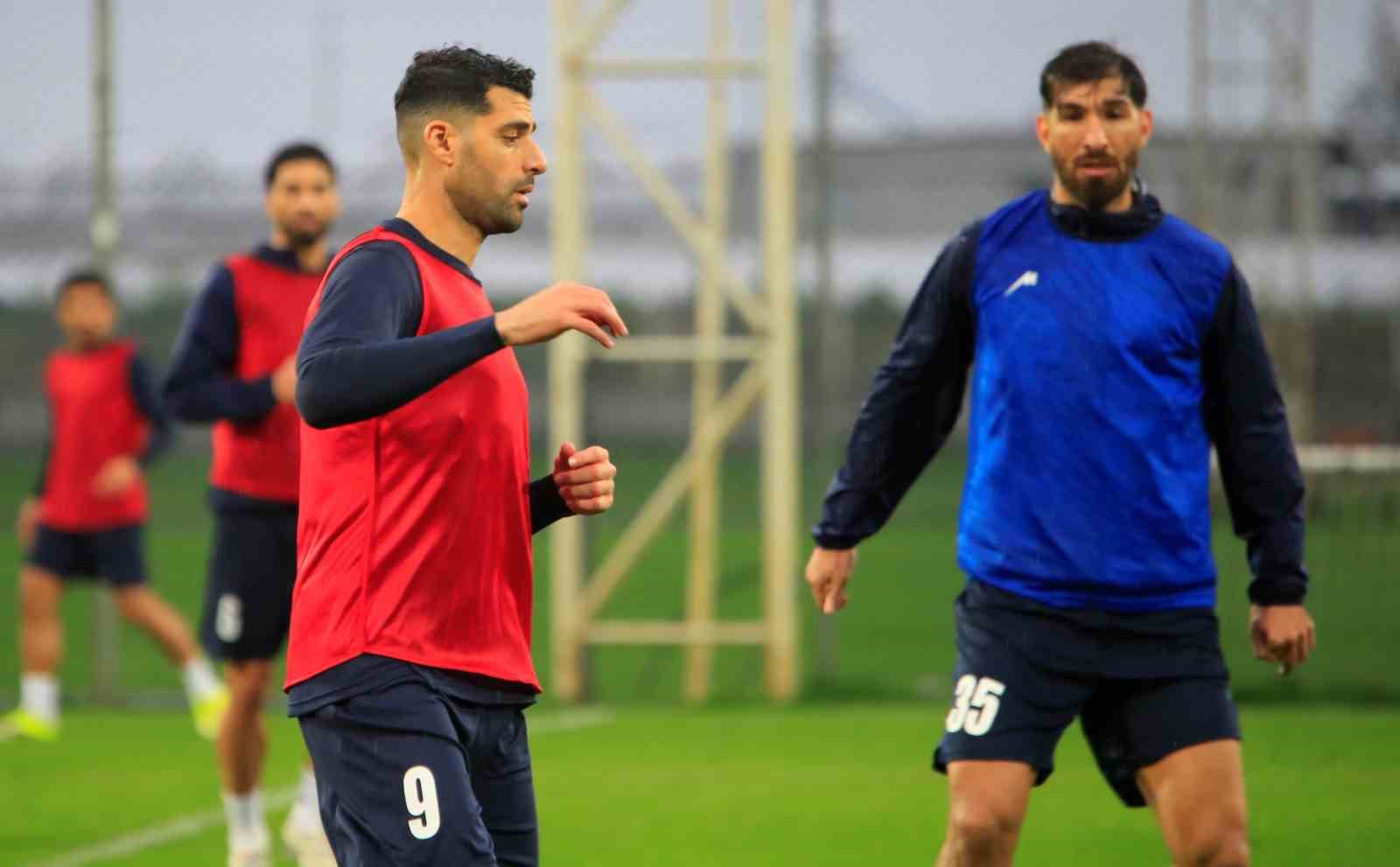 iran milli takimi kamp icin antalyaya geldi 3 EMMsy2D9