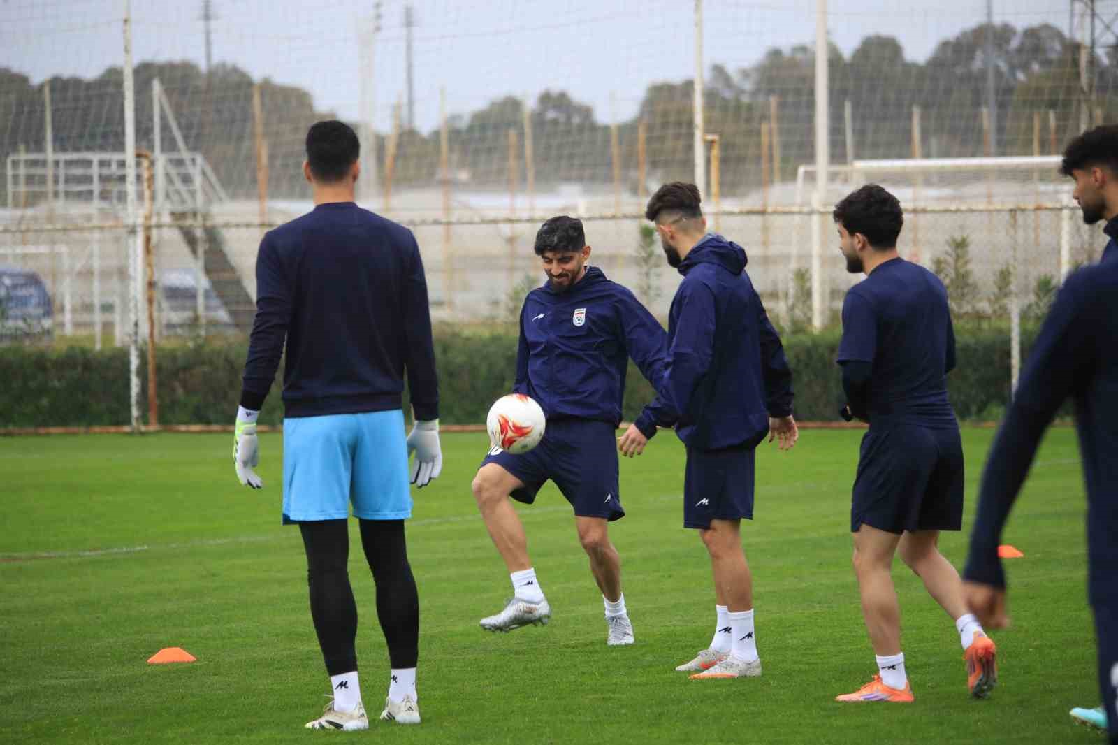 iran milli takimi kamp icin antalyaya geldi 4 ThYDR91d