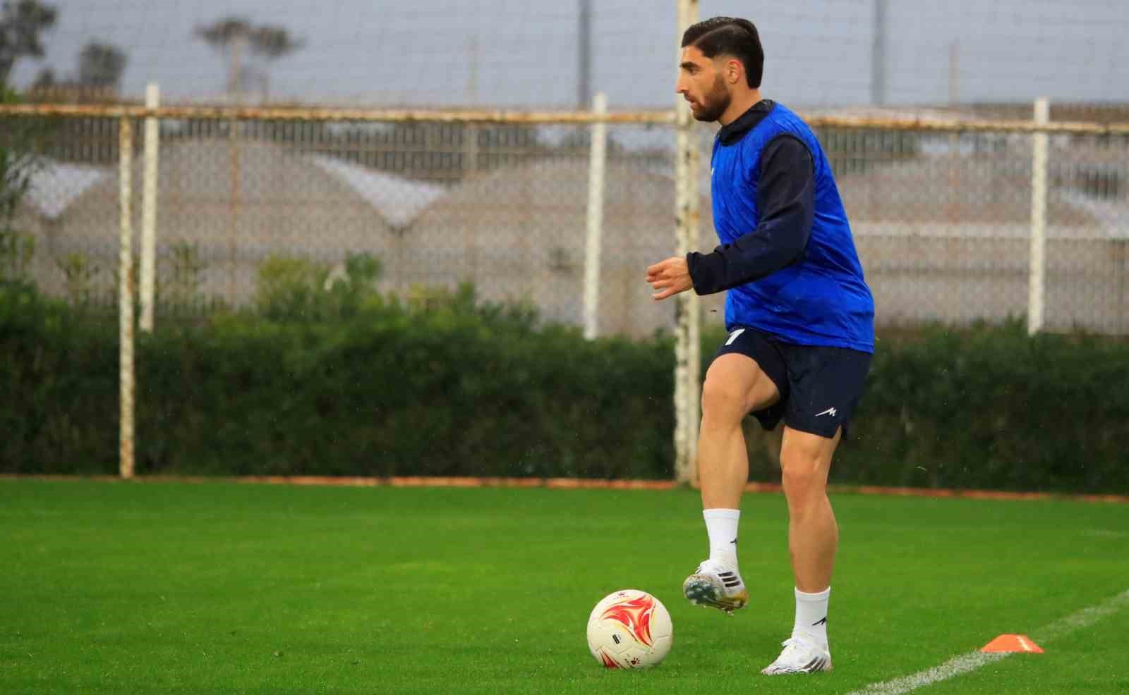 iran milli takimi kamp icin antalyaya geldi 5 ab8lBXUD