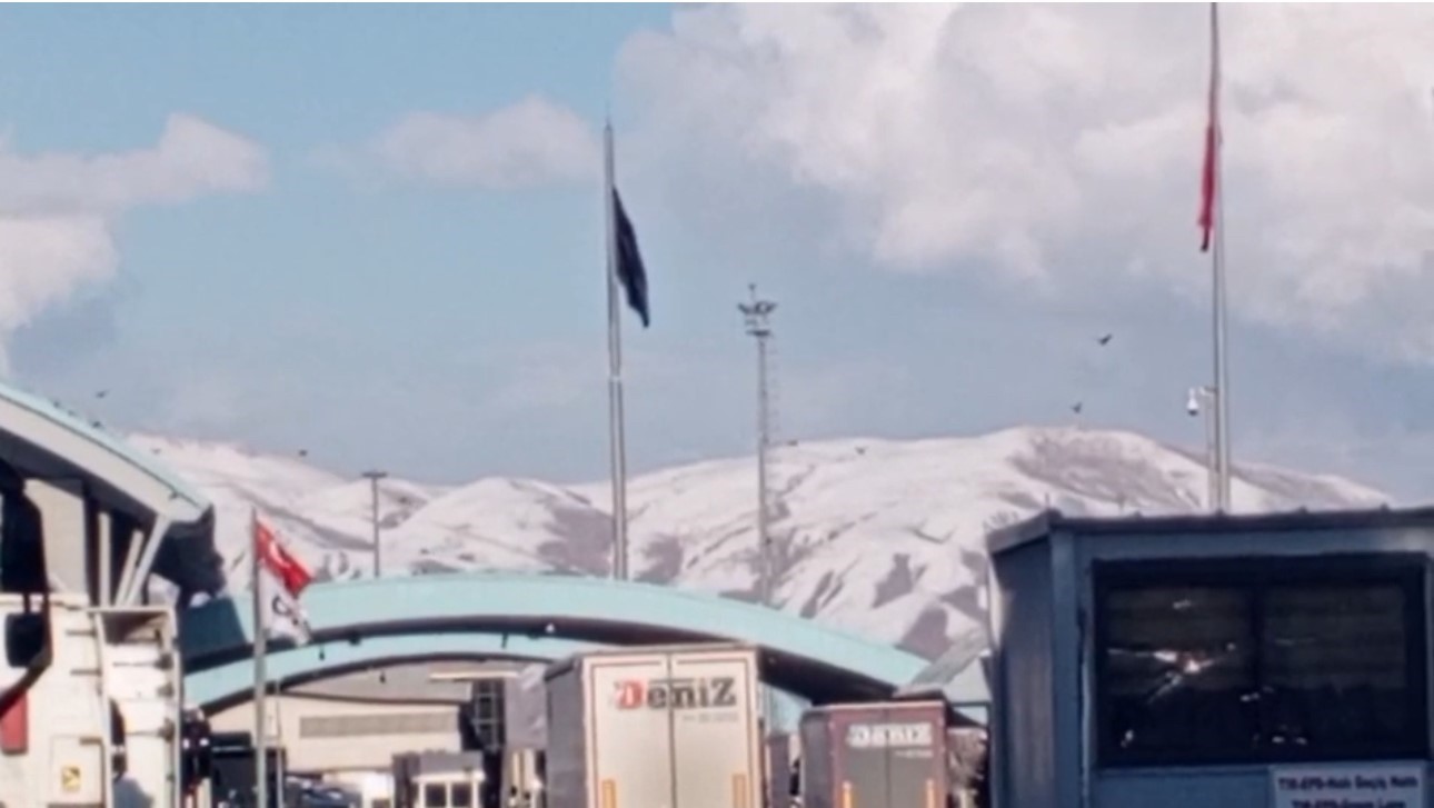 iran sinirindaki esendere sinir kapisinda gecislere kisitlama getirildi 0 tvUS55sh
