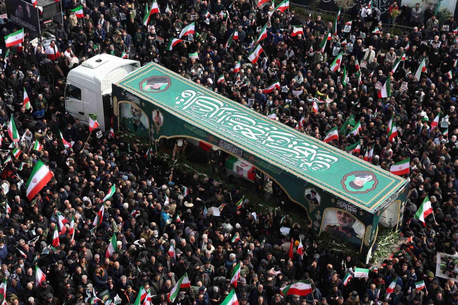 İran’da ABD-İsrail saldırılarında hayatını kaybeden üst düzey askeri yetkililer için cenaze töreni 4 iranda abd israil saldirilarinda hayatini kaybeden ust duzey askeri yetkililer icin cenaze toreni 0 4Zmq1B4z