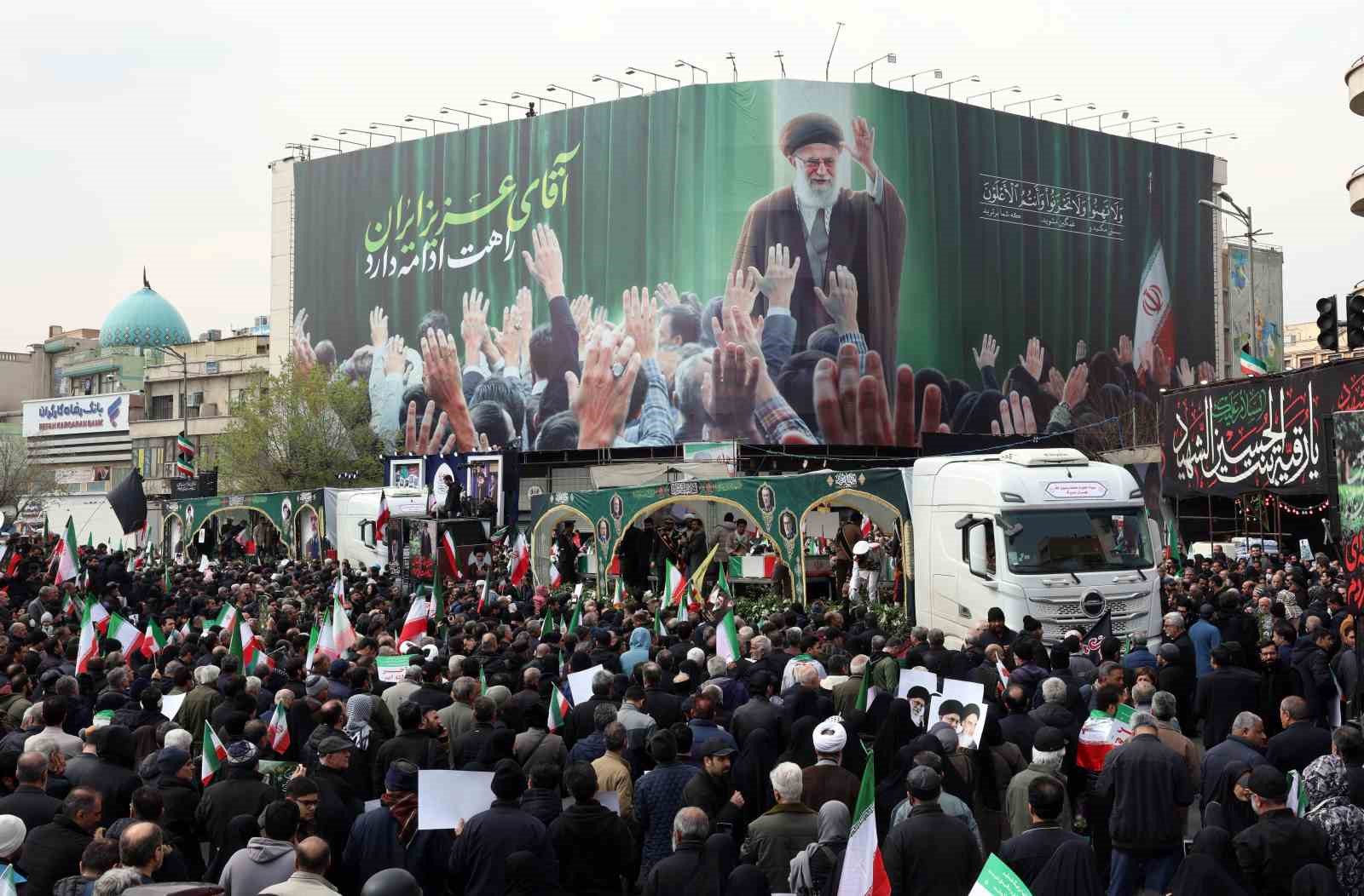 İran’da ABD-İsrail saldırılarında hayatını kaybeden üst düzey askeri yetkililer için cenaze töreni 5 iranda abd israil saldirilarinda hayatini kaybeden ust duzey askeri yetkililer icin cenaze toreni 1 EOySDaUQ