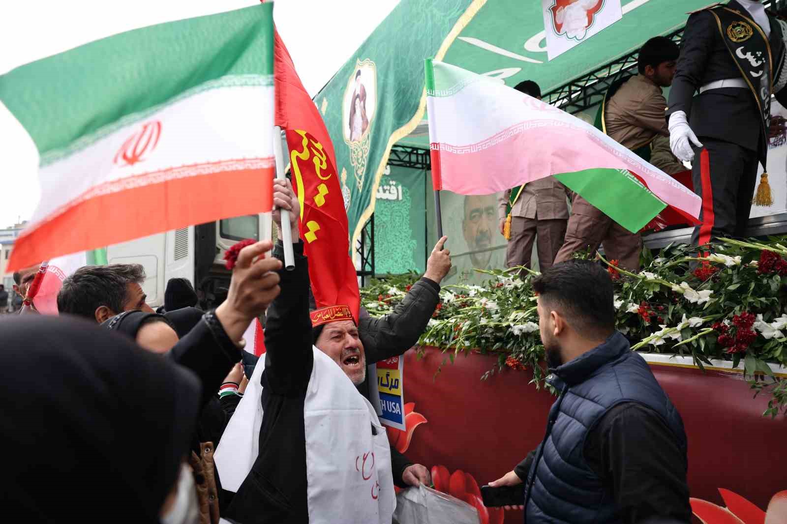 İran’da ABD-İsrail saldırılarında hayatını kaybeden üst düzey askeri yetkililer için cenaze töreni 10 iranda abd israil saldirilarinda hayatini kaybeden ust duzey askeri yetkililer icin cenaze toreni 6 Yue1W2eB