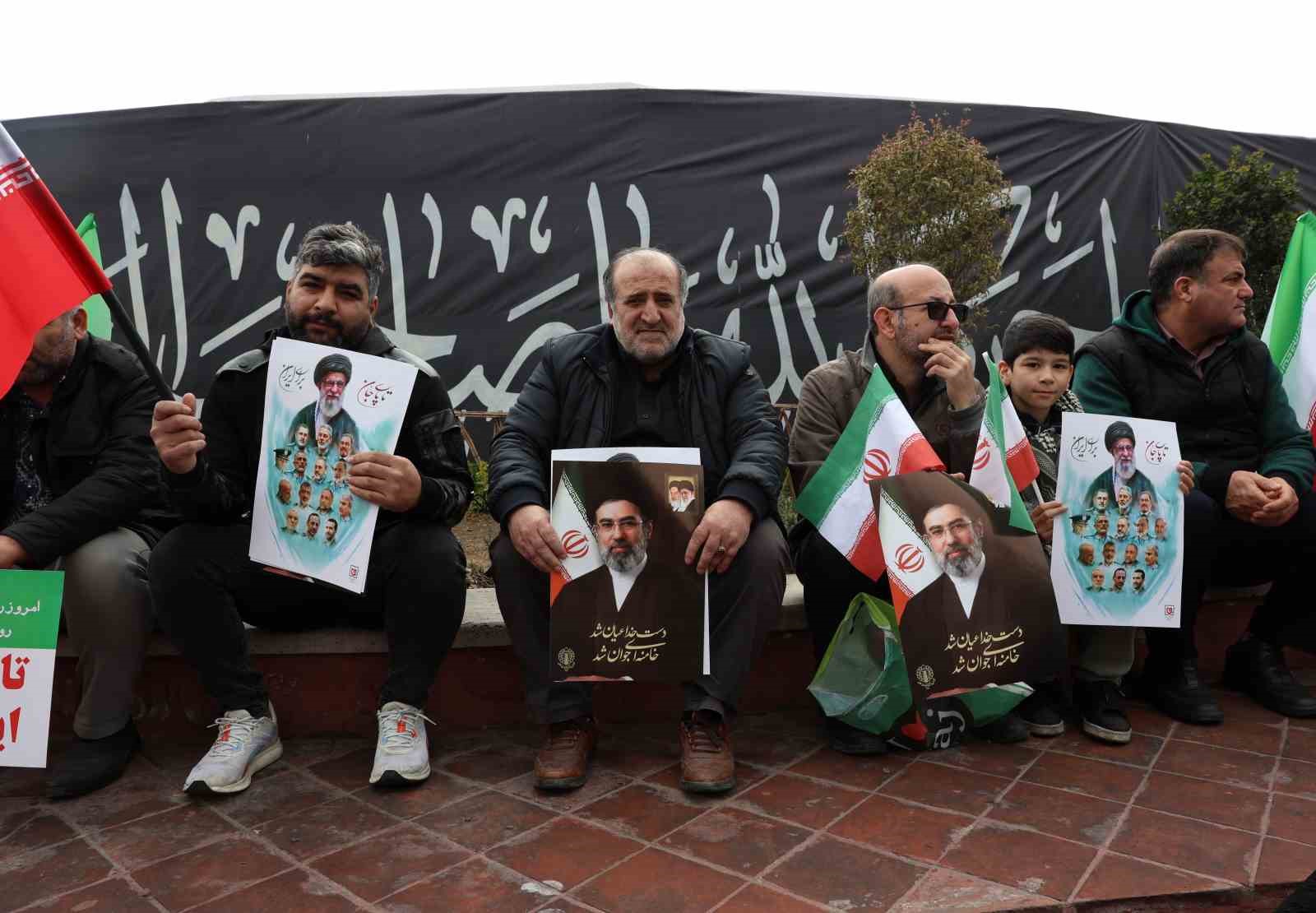 İran’da ABD-İsrail saldırılarında hayatını kaybeden üst düzey askeri yetkililer için cenaze töreni 12 iranda abd israil saldirilarinda hayatini kaybeden ust duzey askeri yetkililer icin cenaze toreni 8 fzDTlzXP