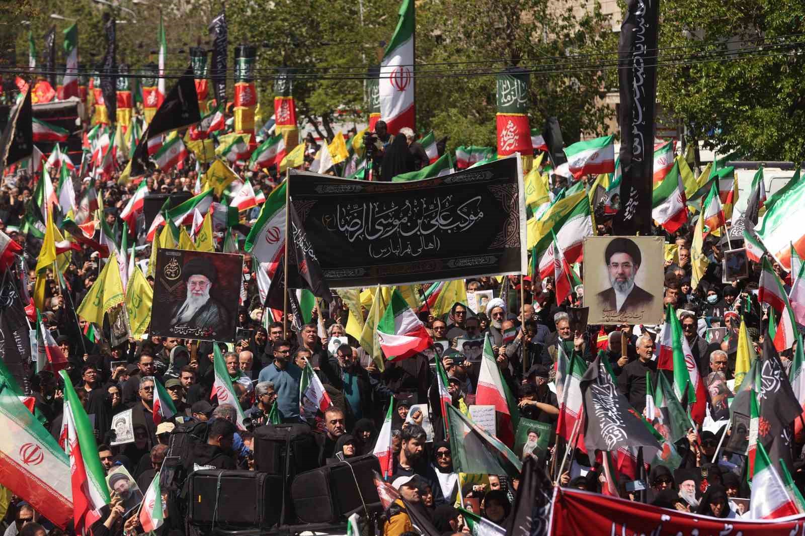 iranda eski dini lider hamaney olumunun 40inci gununde anildi 11 DUadmgOv