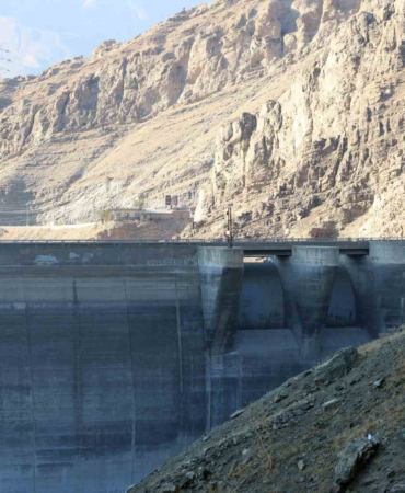 iranda-kuraklikla-mucadele-kapsaminda-yapay-yagmur-hazirligi-m6d8bmkg.jpg