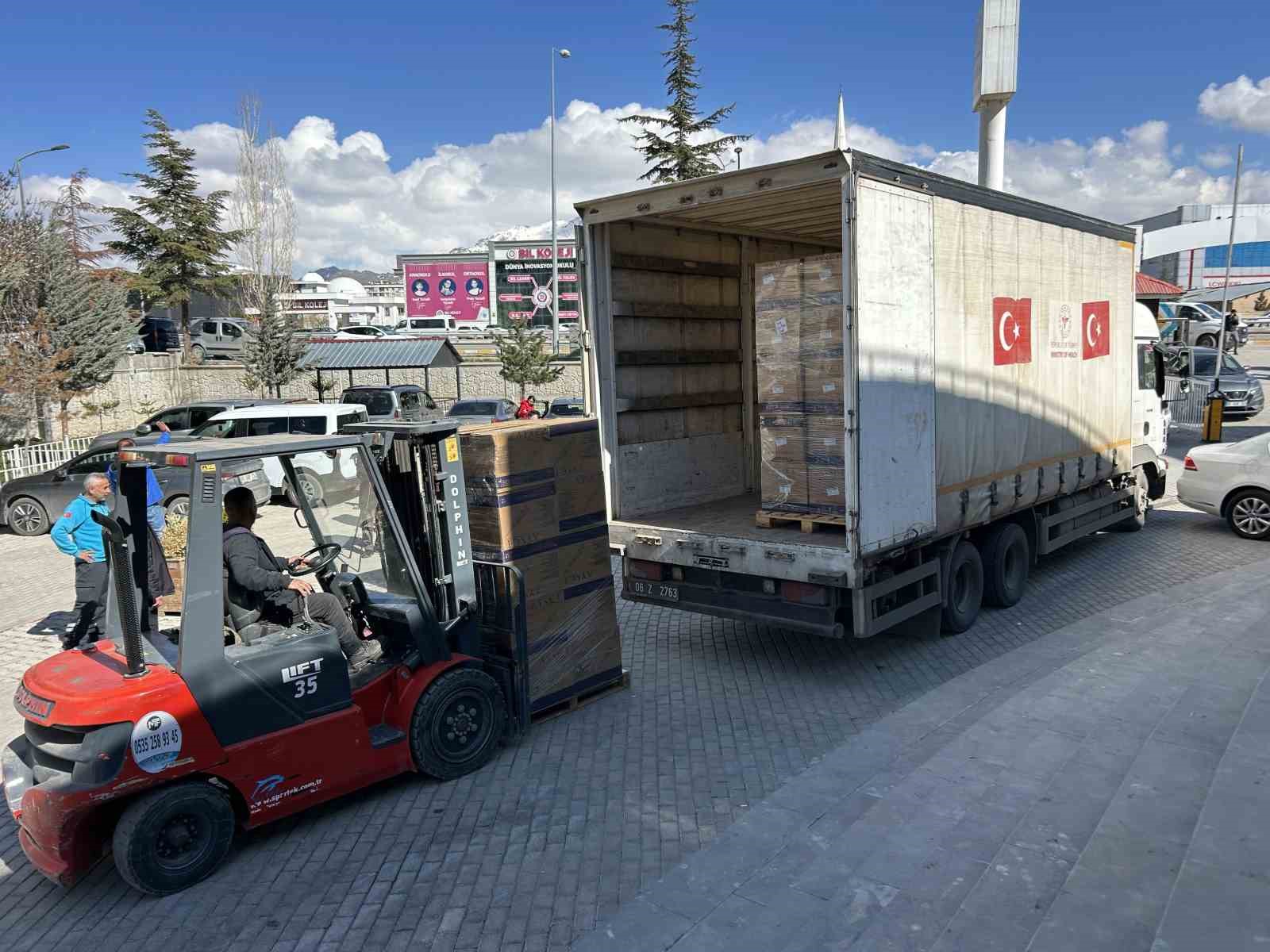 irandaki savas magdurlari icin vandan 3 yardim tiri gonderildi 5 uFZWiL15