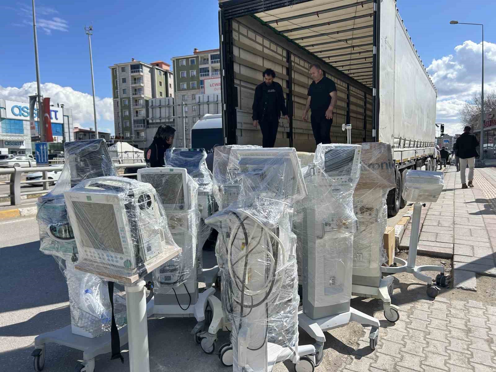 irandaki savas magdurlari icin vandan 3 yardim tiri gonderildi 6 a7tP2Zk5