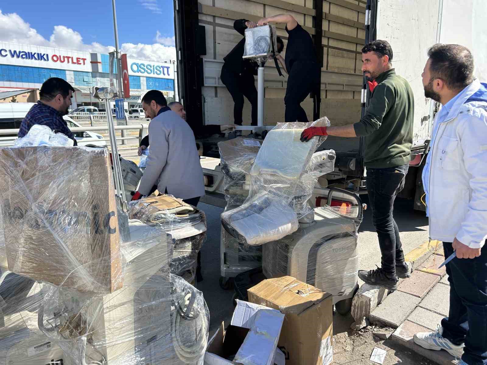 irandaki savas magdurlari icin vandan 3 yardim tiri gonderildi 9 mYXrbskS