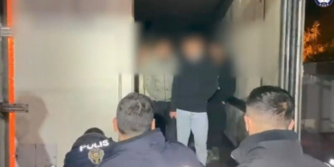 irandan-gelen-25-gocmen-tir-dorsesinde-yakalandi-surucu-tutuklandi-niGgfNcV.jpg