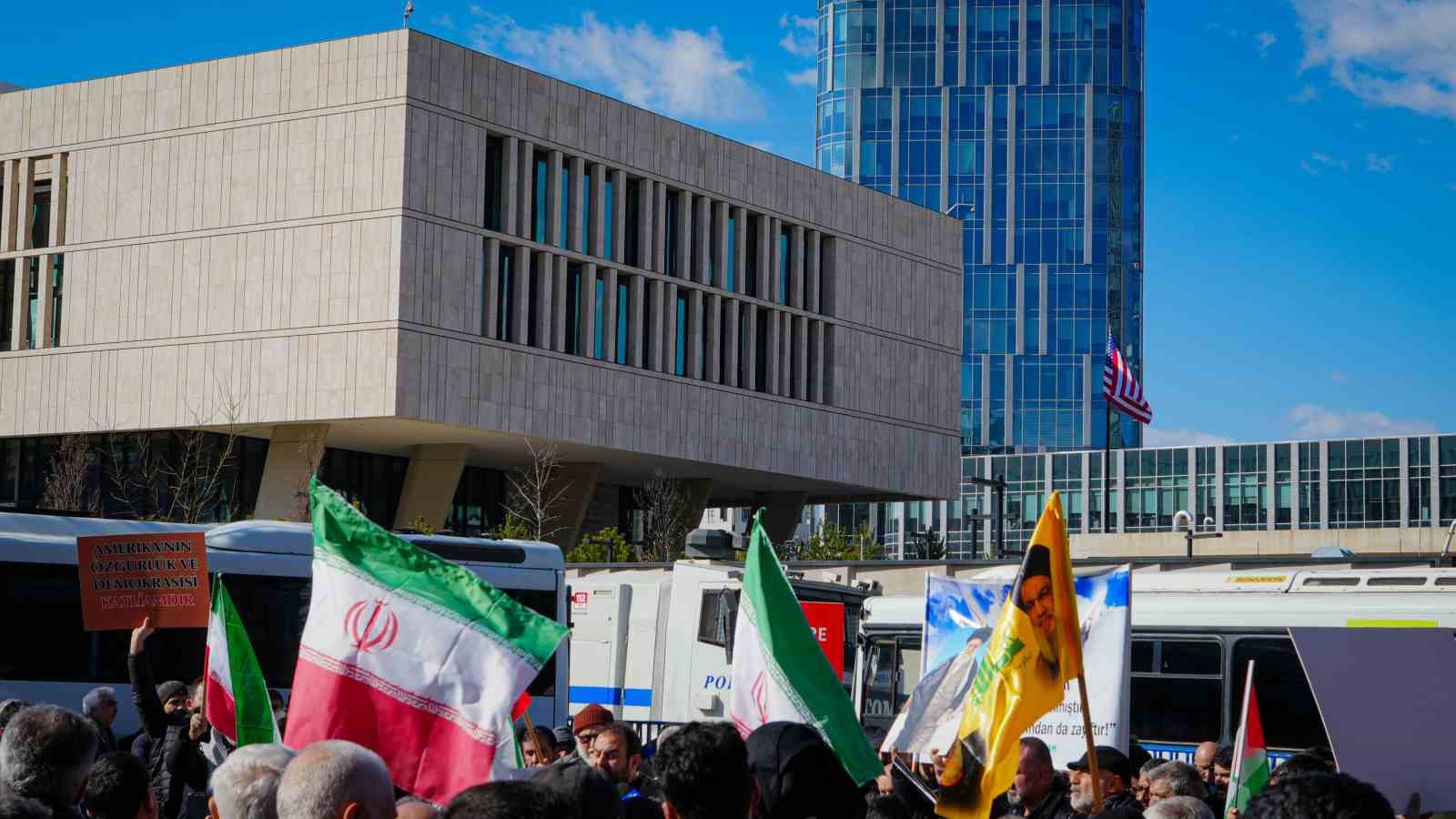 iranin ankara buyukelciliginde bayraklar yariya indi 1 9k2TTR5V