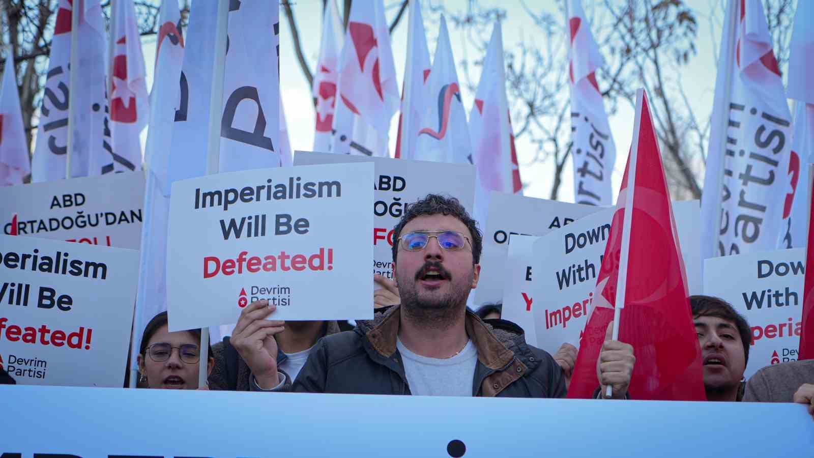iranin ankara buyukelciliginde bayraklar yariya indi 3
