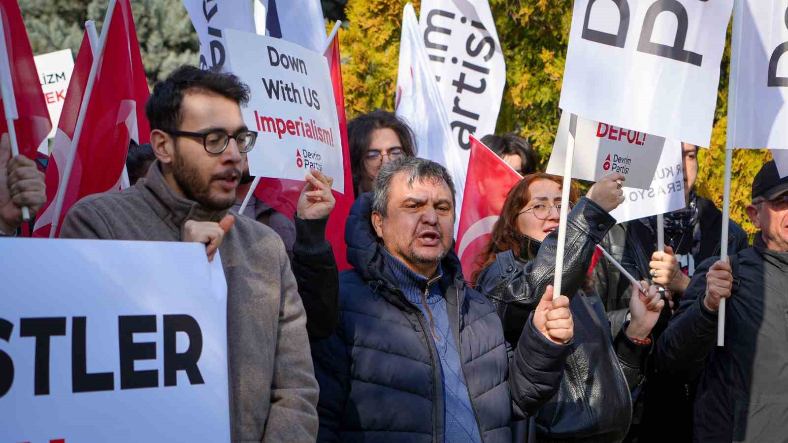 iranin ankara buyukelciliginde bayraklar yariya indi 5 ZfWVrU8l
