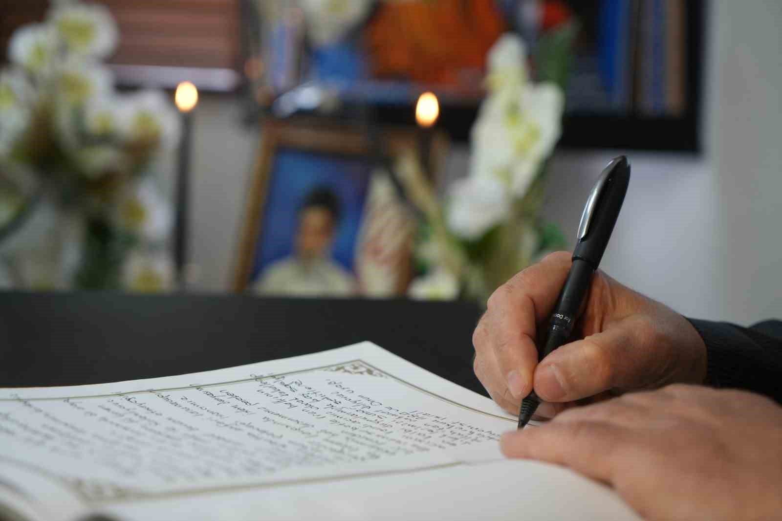 iranin erzurum baskonsolosugunda taziye defteri acildi 0 D31pNgnY