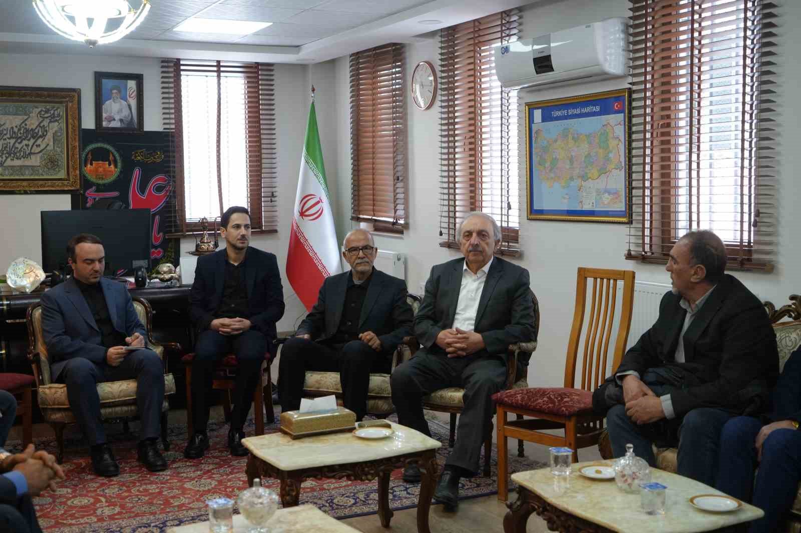 iranin erzurum baskonsolosugunda taziye defteri acildi 1 OR6MWstQ