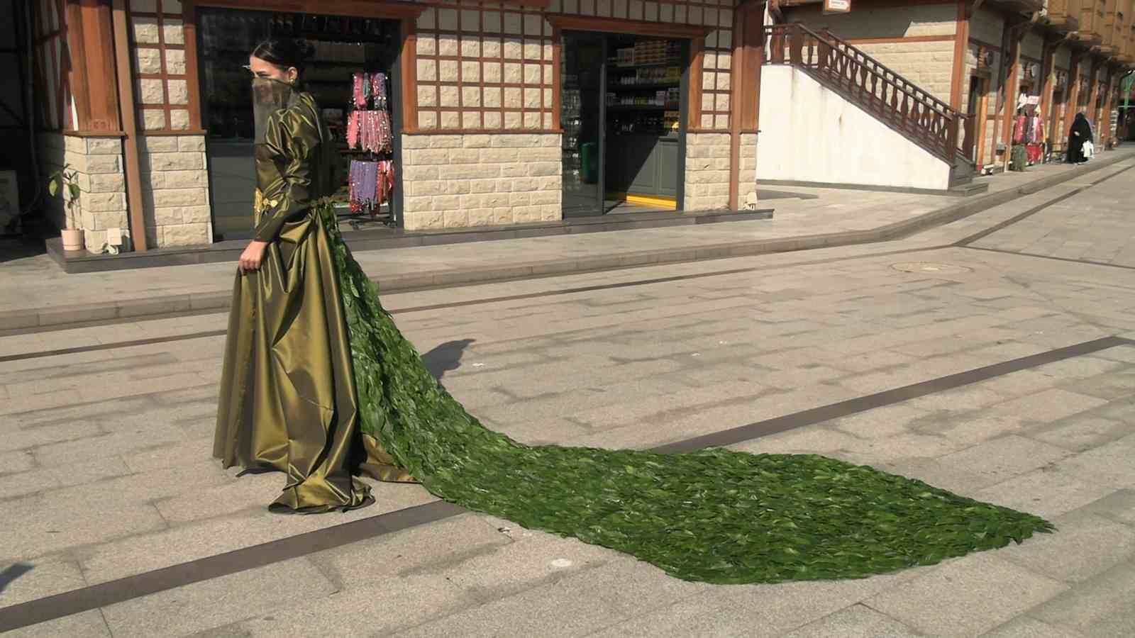 iranli ogrenci 5 bin cay yapragi kullanarak elbise tasarladi 0 E9HTt2Jk