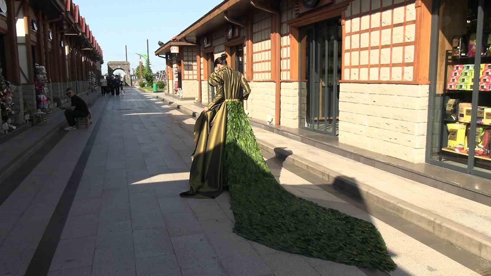 iranli ogrenci 5 bin cay yapragi kullanarak elbise tasarladi 1 p6h79tUC