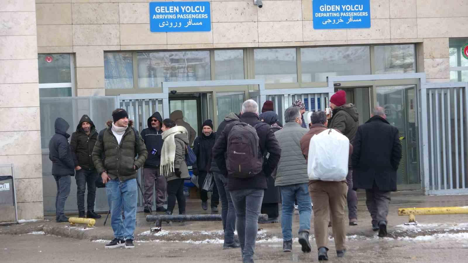 iranli turistler olu sayisinin resmi rakamlarin uzerinde olabilecegini soyledi 1