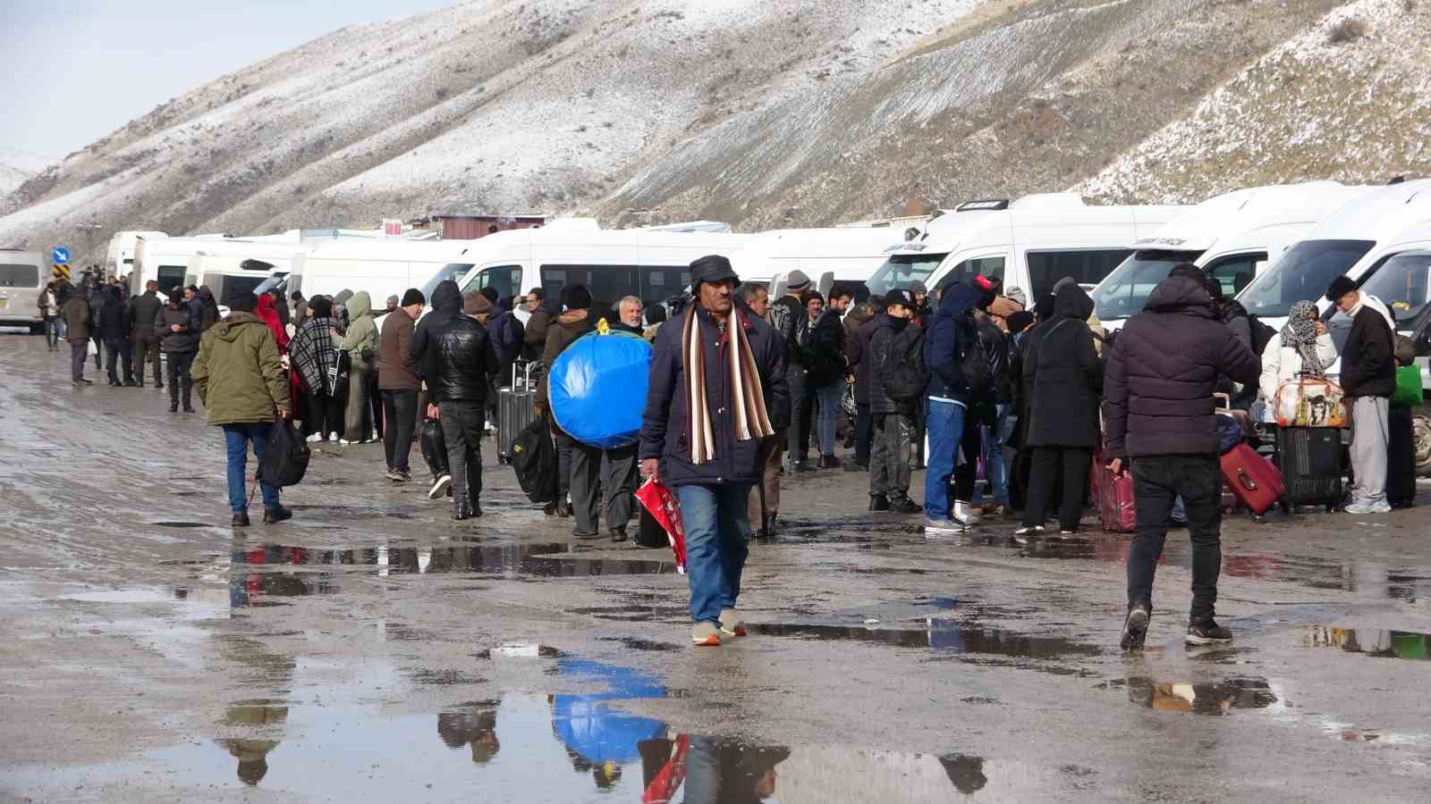 iranli turistler olu sayisinin resmi rakamlarin uzerinde olabilecegini soyledi 4 QbwNXUnn