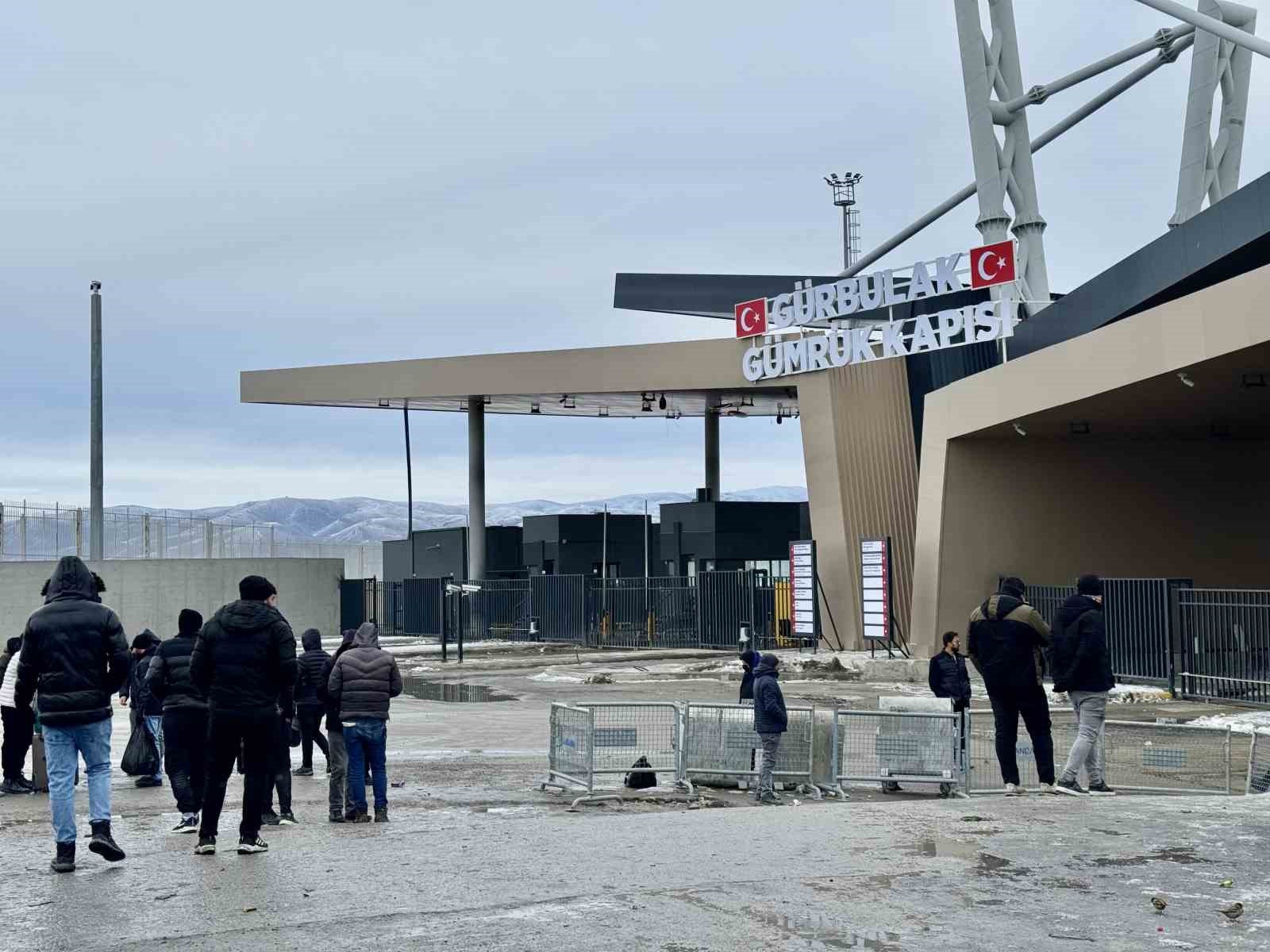 iranlilar trumpa tepkili sorunumuz savas degil ekonomi 0 2AUC7zPS