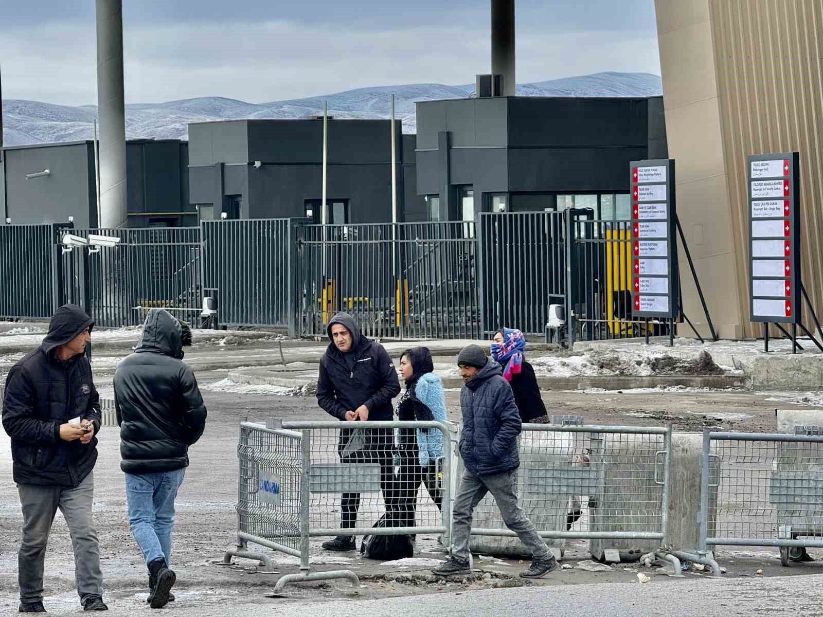 iranlilar trumpa tepkili sorunumuz savas degil ekonomi 1 QtWfsZ8L