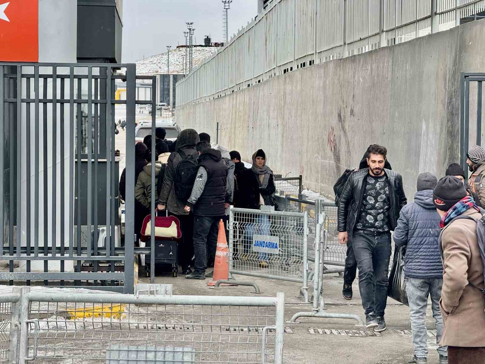 iranlilar trumpa tepkili sorunumuz savas degil ekonomi 2 P1G7hdmE
