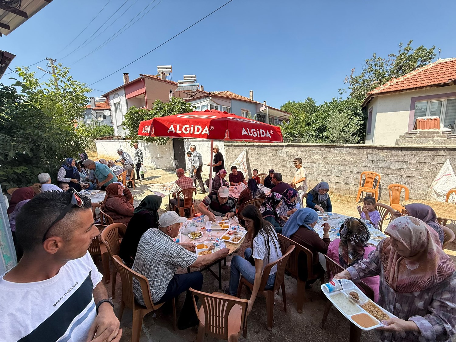 Irmak öğretmen memleketi Kula’da dualarla anıldı 6 irmak ogretmen memleketi kulada dualarla anildi 2 LyW6vlhy