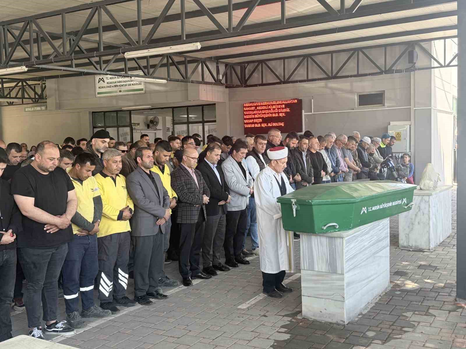 Irmakta ölü bulunan yeni evli genç toprağa verildi: Aileden şüpheli ölüm iddiası 5 irmakta olu bulunan yeni evli genc topraga verildi aileden supheli olum iddiasi 1 YN7P5jKJ