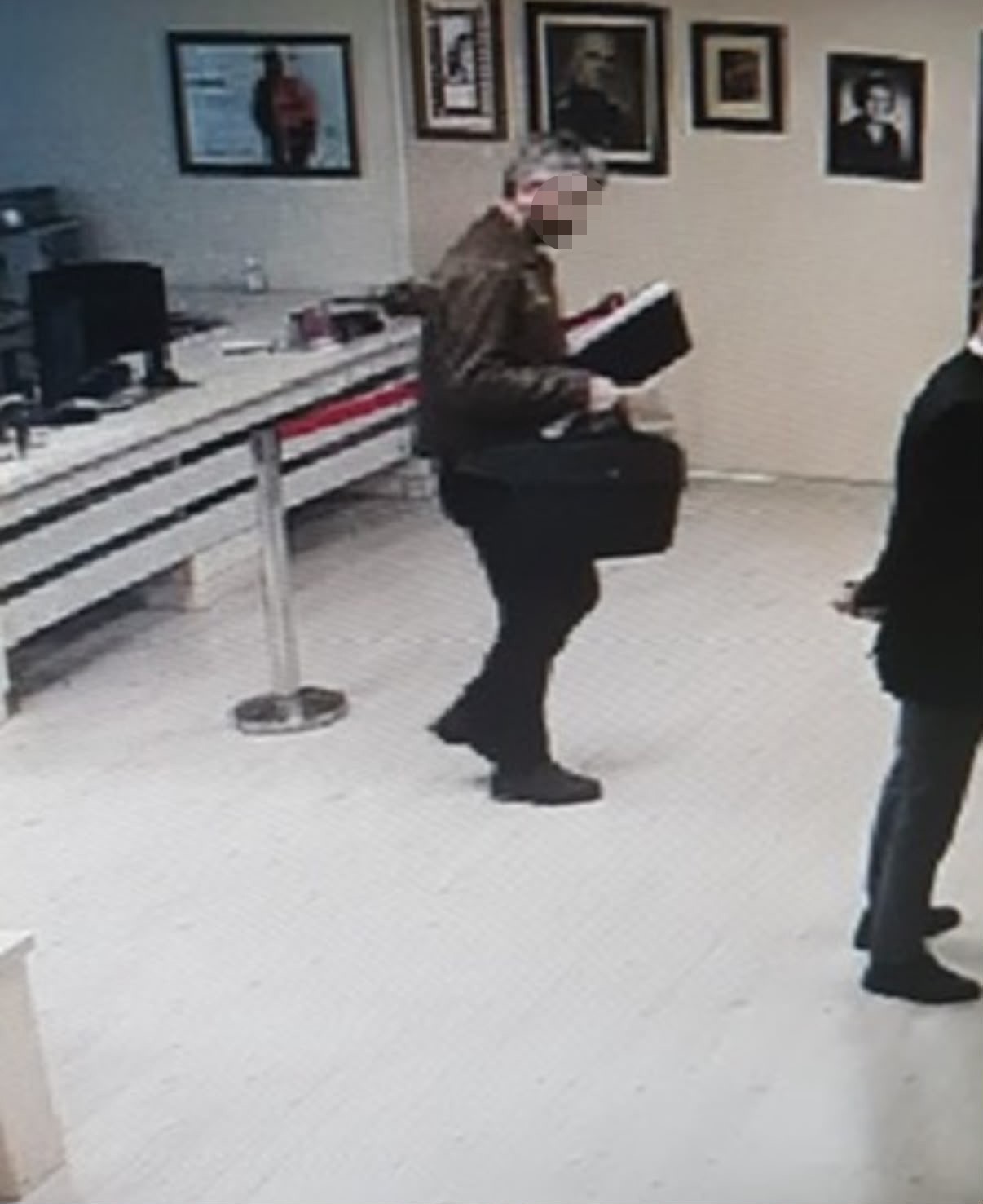 İş adamı Turgut Koç’un ifadesi ortaya çıktı: "Fatma Kaplan Hürriyet’e yaklaşık 3 kilo altını borç olarak verdim" 4 is adami turgut kocun ifadesi ortaya cikti fatma kaplan hurriyete yaklasik 3 kilo altini PdHIOQbg