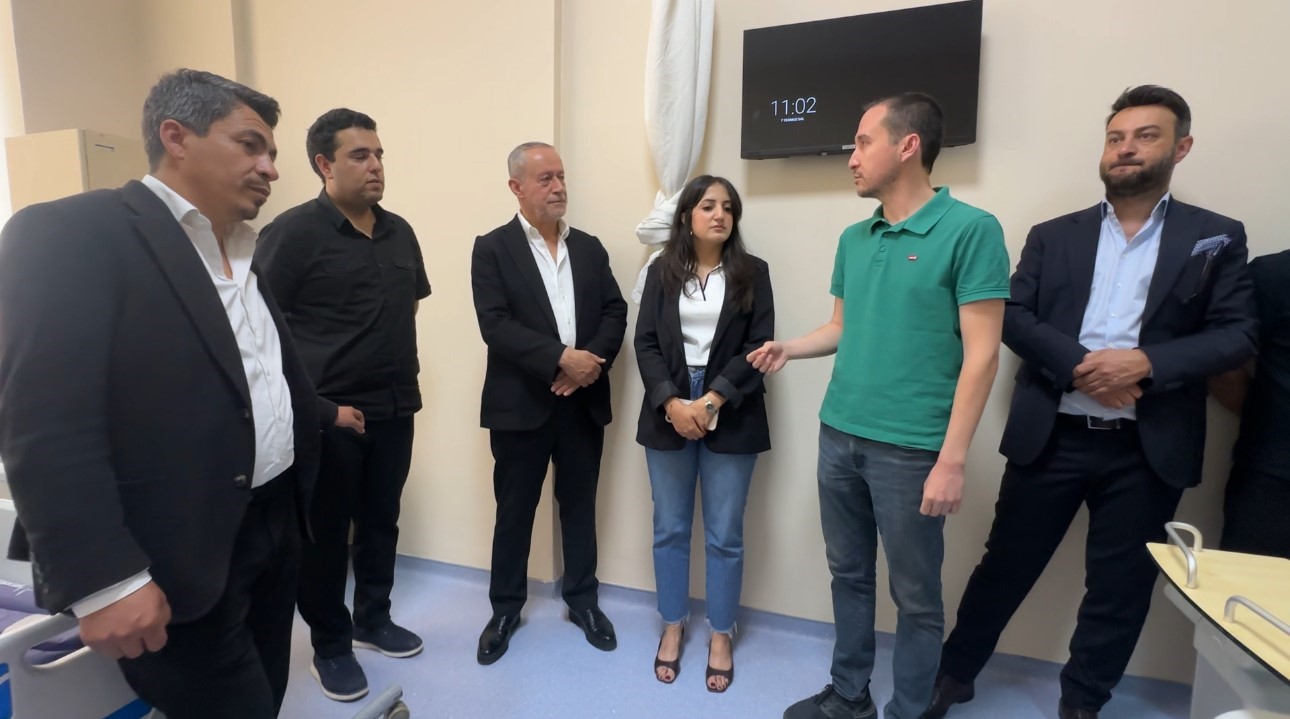 İş adamından Yüksekova Devlet Hastanesine anlamlı bağış 6 is adamindan yuksekova devlet hastanesine anlamli bagis 2 sTs2uqAw