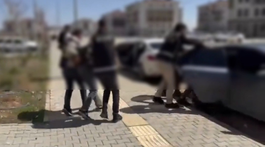 is adamini darp ve tehdit ederek 3 milyon tl isteyen 5 sahis yakalandi 1