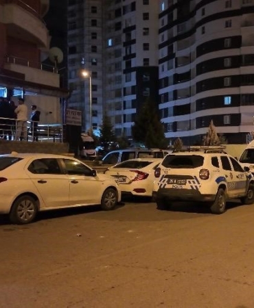 is-arkadasi-tarafindan-evde-olu-bulundu-QPemWxdA.jpg