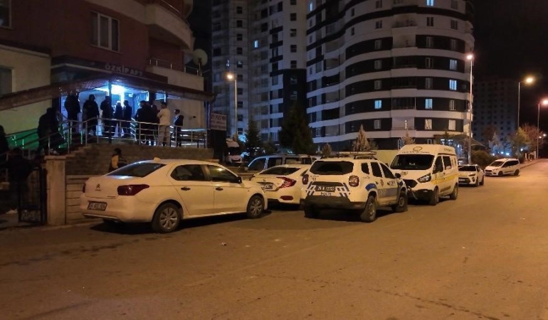 is-arkadasi-tarafindan-evde-olu-bulundu-QPemWxdA.jpg