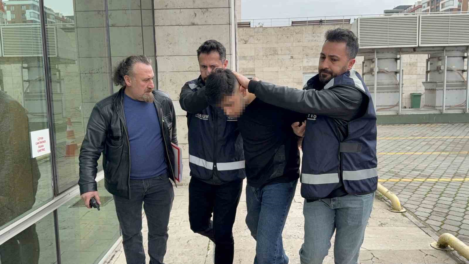 is arkadasini bicaklayarak olduren sahis adliyeye sevk edildi 0 elvm7iLn