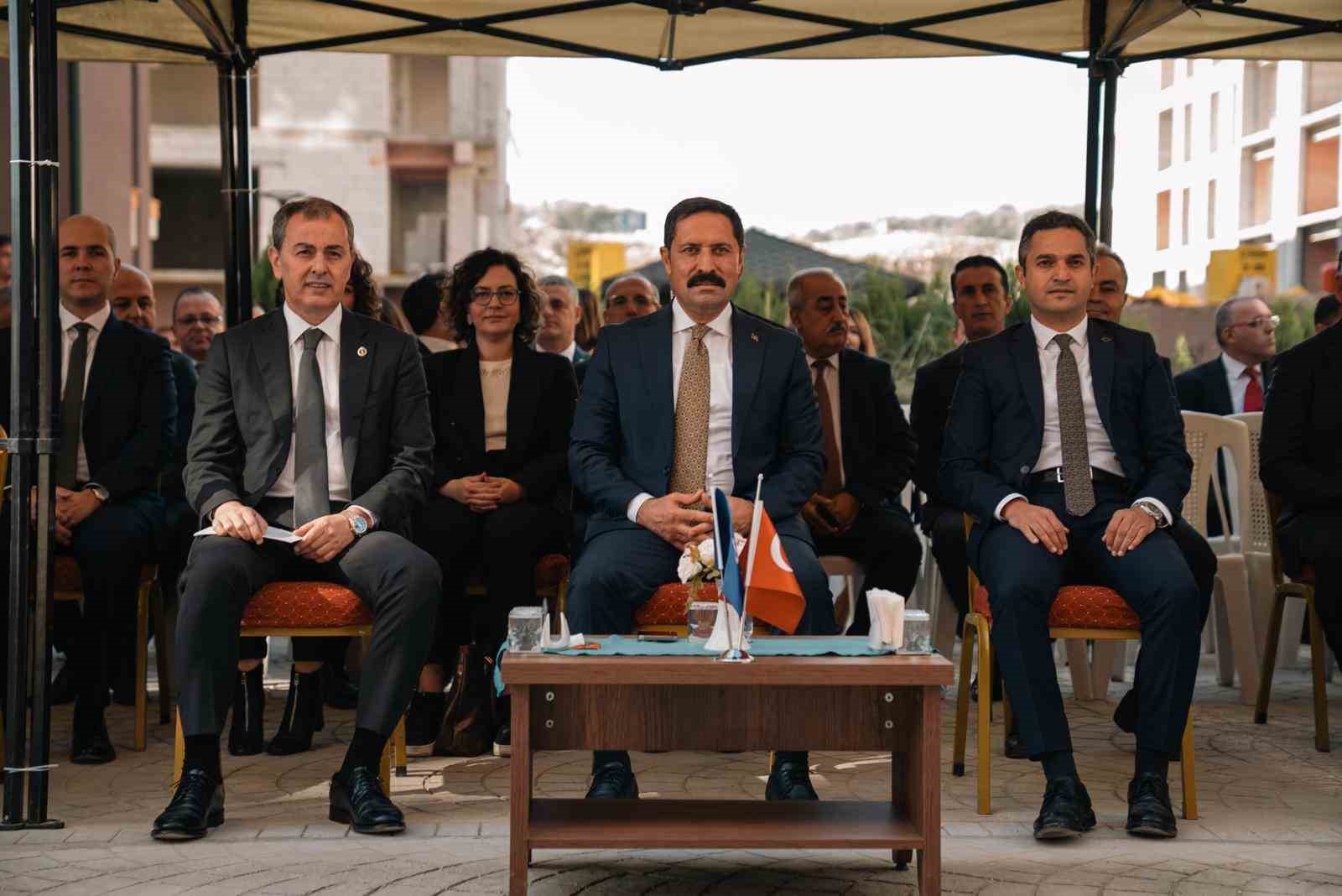 İş Bankası’ndan depremin yaralarının sarıldığı Hatay’a eğitim desteği 5 is bankasindan depremin yaralarinin sarildigi hataya egitim destegi 1 g21Xemzv