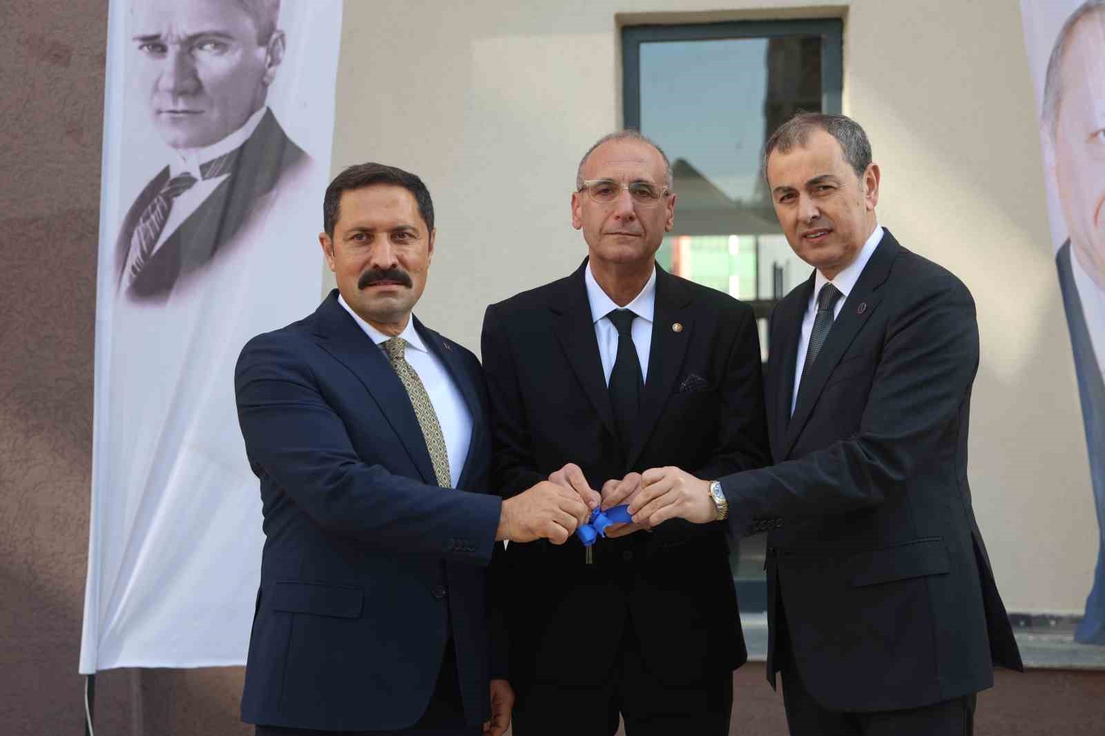 İş Bankası’ndan depremin yaralarının sarıldığı Hatay’a eğitim desteği 6 is bankasindan depremin yaralarinin sarildigi hataya egitim destegi 2 ZiTYzhHJ